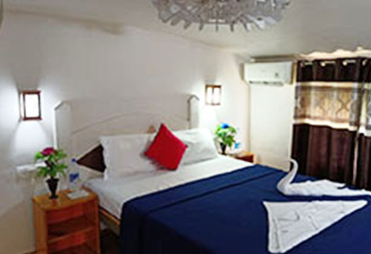 2 BED DELUX HOUSEBOAT